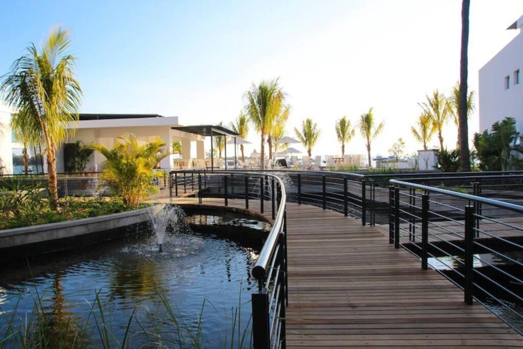 Latitude Luxury Seafront Suite Rivière Noire Extérieur photo