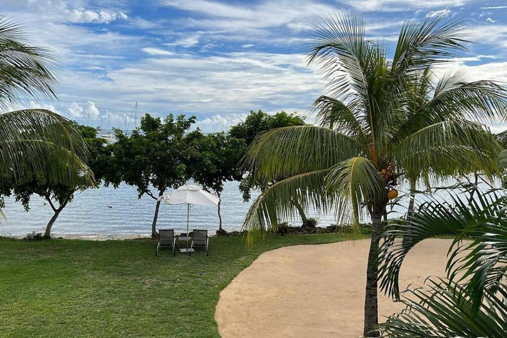 Latitude Luxury Seafront Suite Rivière Noire Extérieur photo
