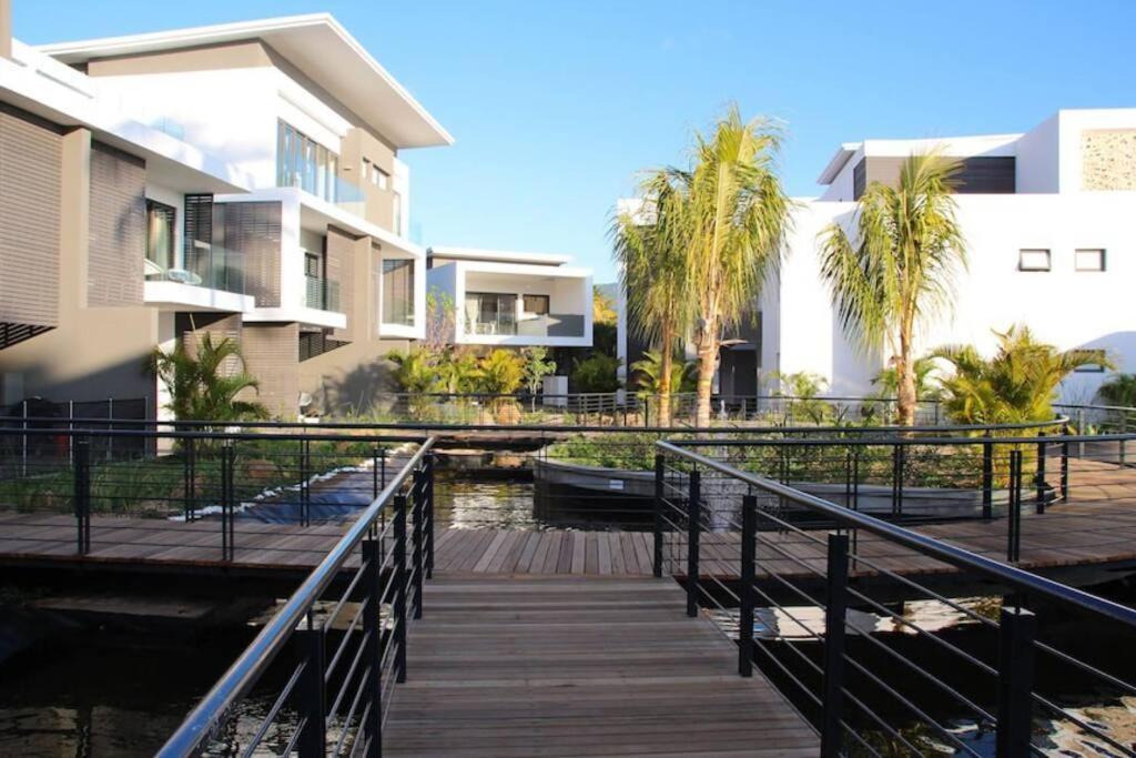 Latitude Luxury Seafront Suite Rivière Noire Extérieur photo