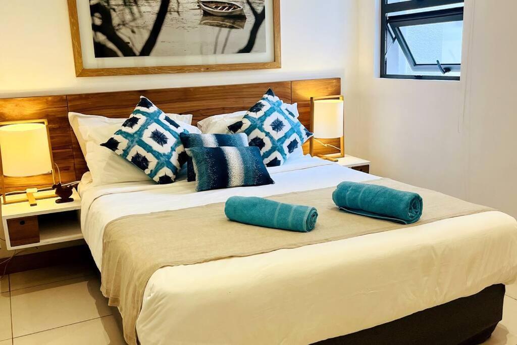 Latitude Luxury Seafront Suite Rivière Noire Extérieur photo