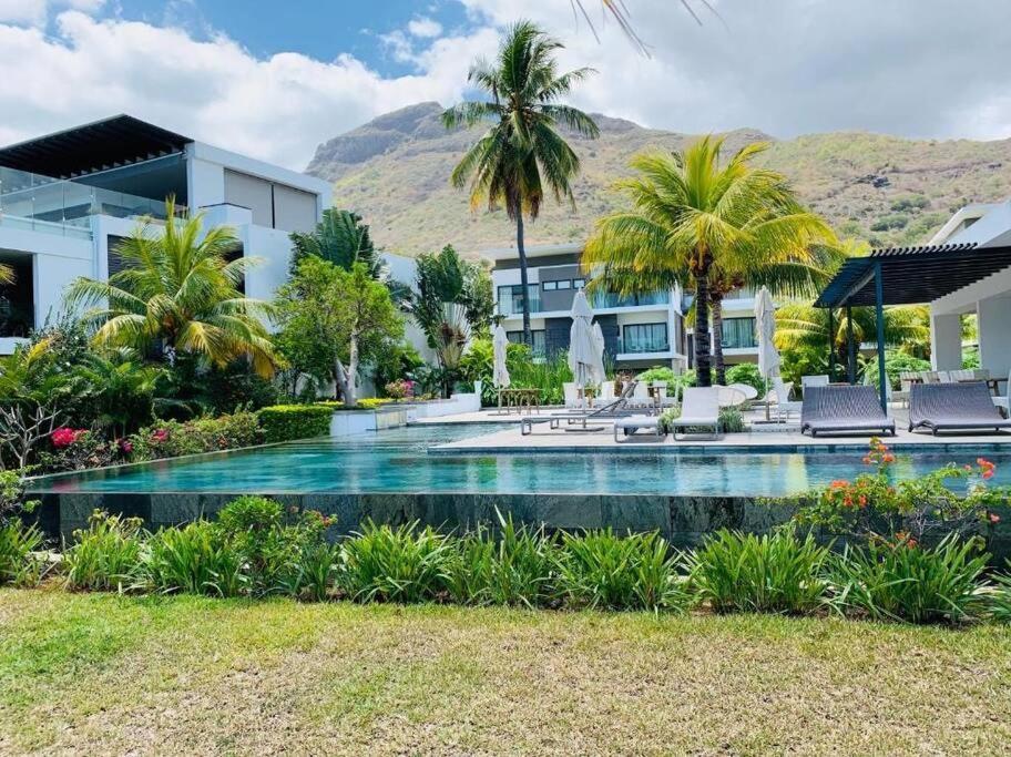 Latitude Luxury Seafront Suite Rivière Noire Extérieur photo