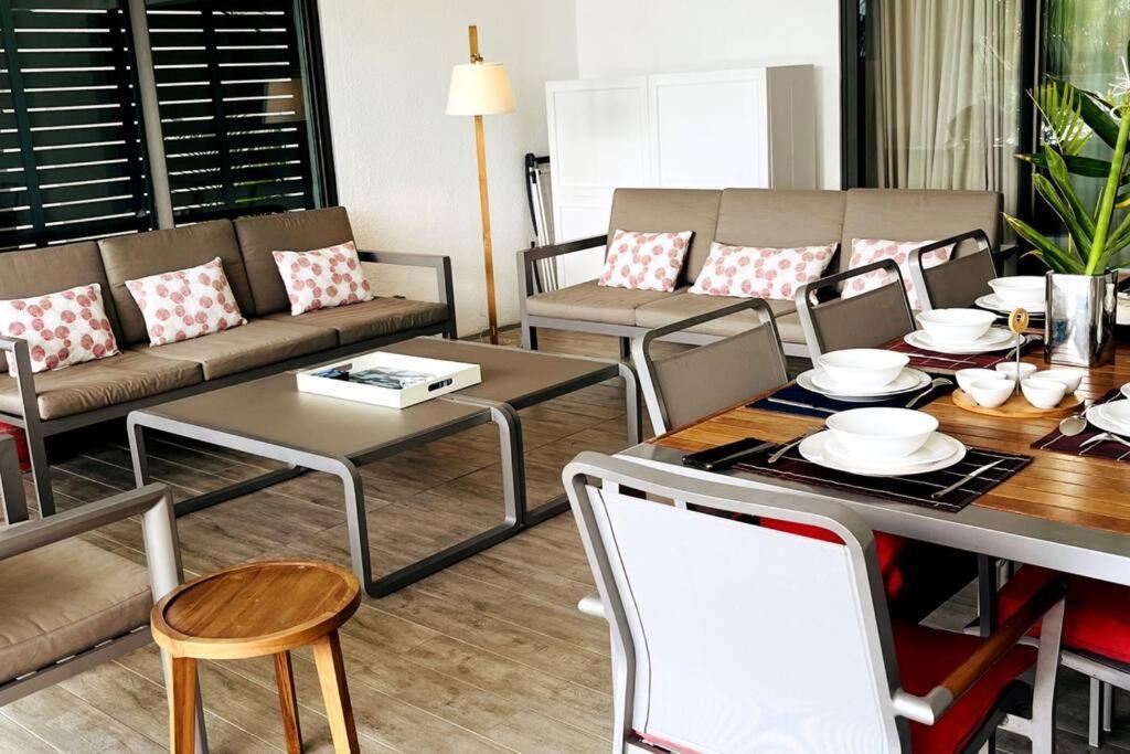 Latitude Luxury Seafront Suite Rivière Noire Extérieur photo
