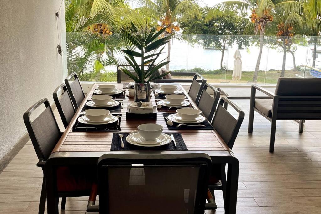 Latitude Luxury Seafront Suite Rivière Noire Extérieur photo