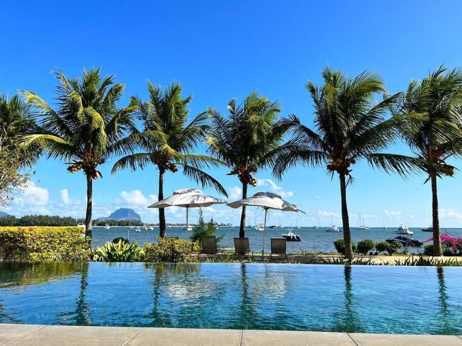 Latitude Luxury Seafront Suite Rivière Noire Extérieur photo